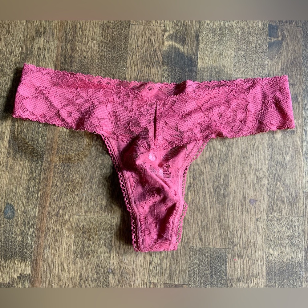 BNWT Victorias Secret Thong Size XS